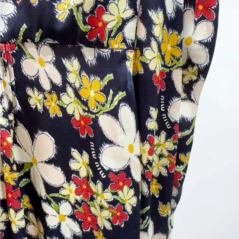 🚩steal authentic Miu Miu Black and White Garment - Picture 2 of 7